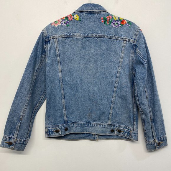 Levi's Premium Floral Embroidered Ex BF Denim Trucker Jean Jacket Light Wash S - Picture 8 of 11